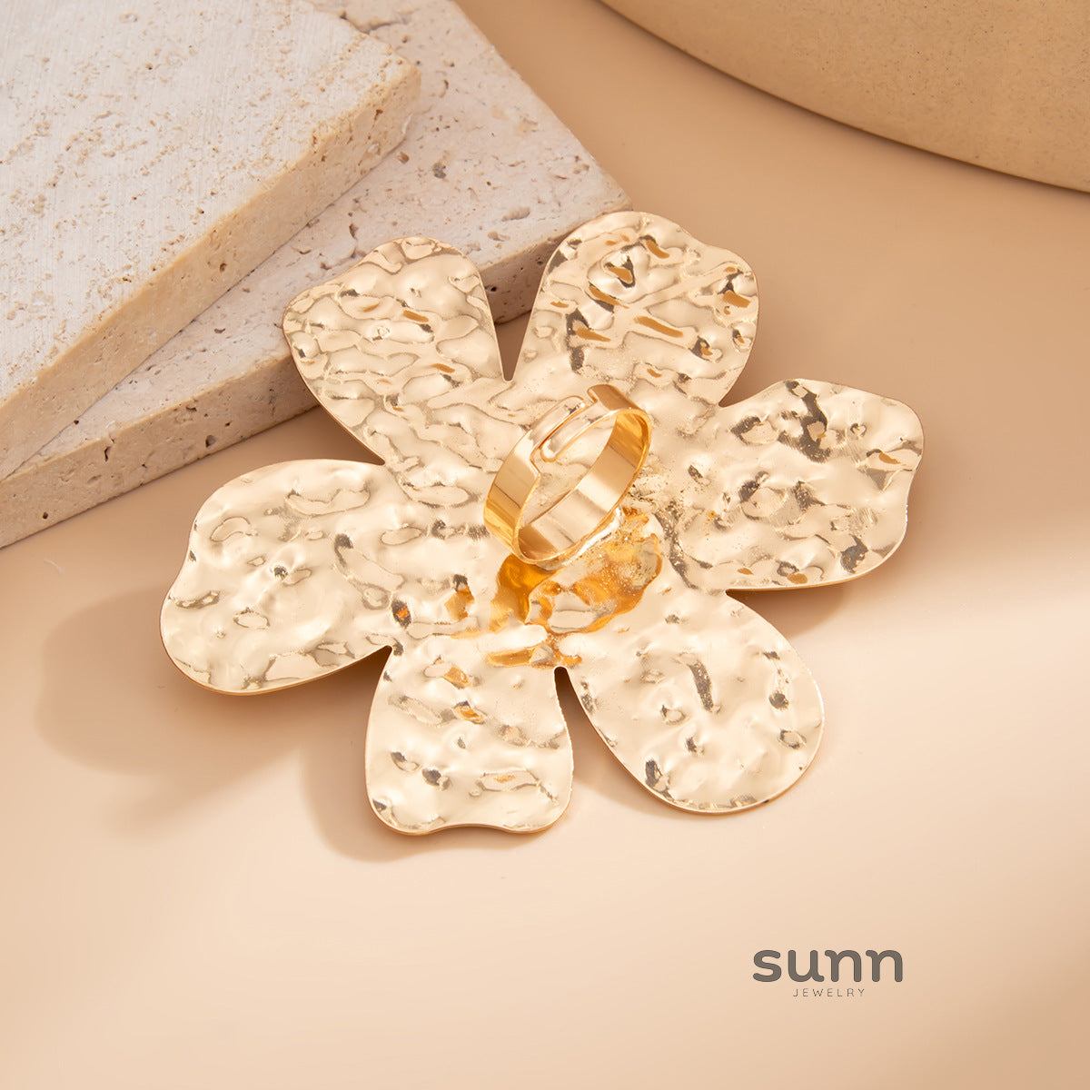 Lux Sculpted Floral Ring [09A336O1]