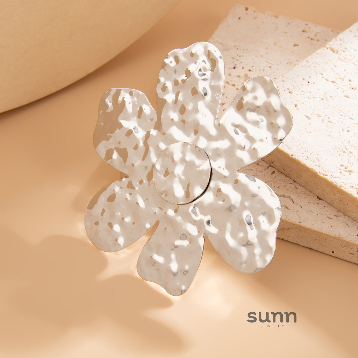 Lux Sculpted Floral Ring [69SKBWQG]