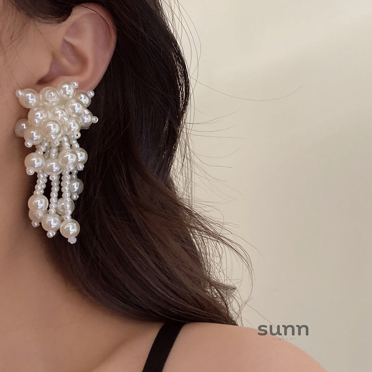 Luz Pearl Flower Tassel Earrings [4BH003EV]