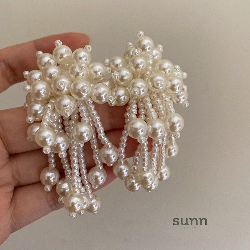 Luz Pearl Flower Tassel Earrings [EY11Z69D]