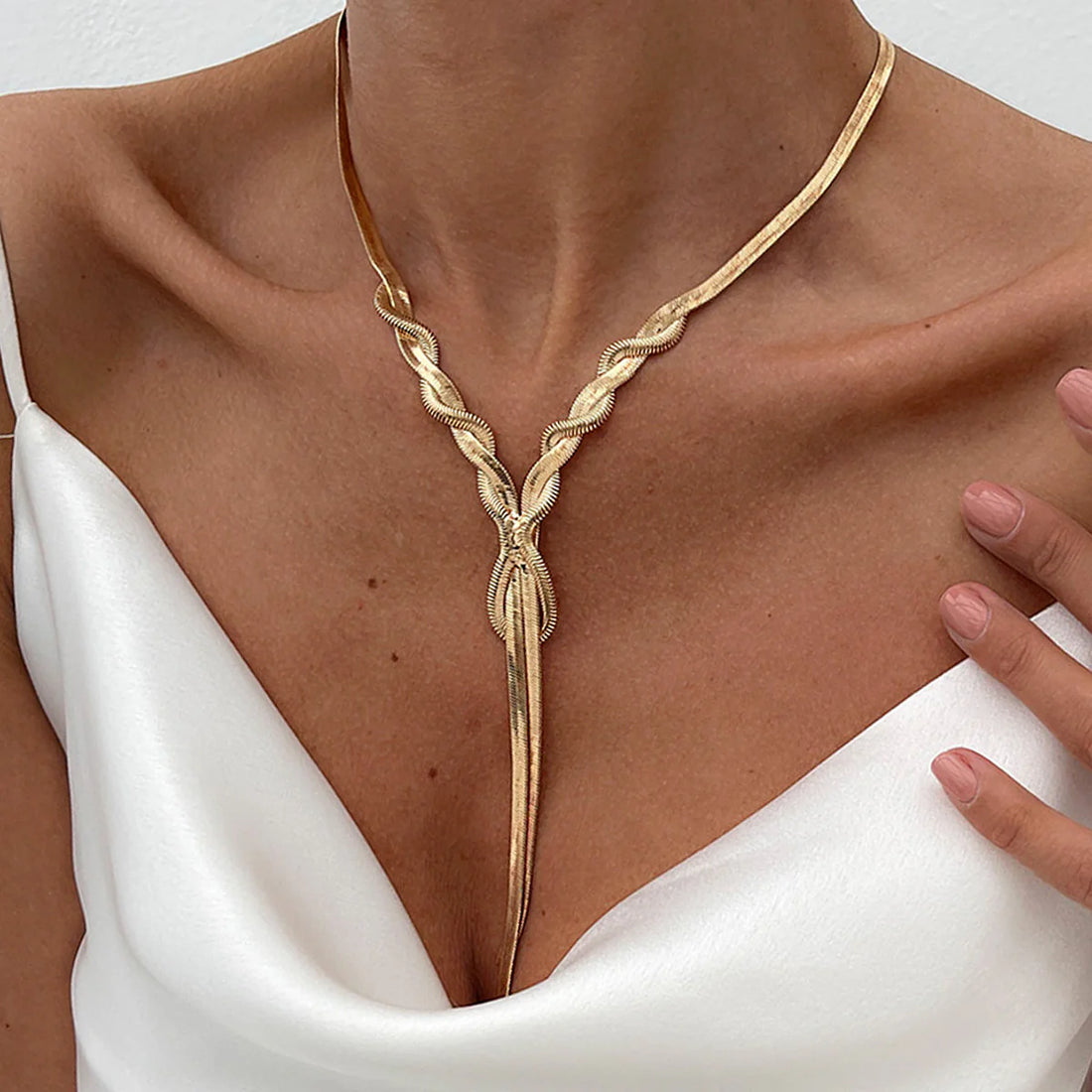 Luzmaria Herringbone Chain Necklace