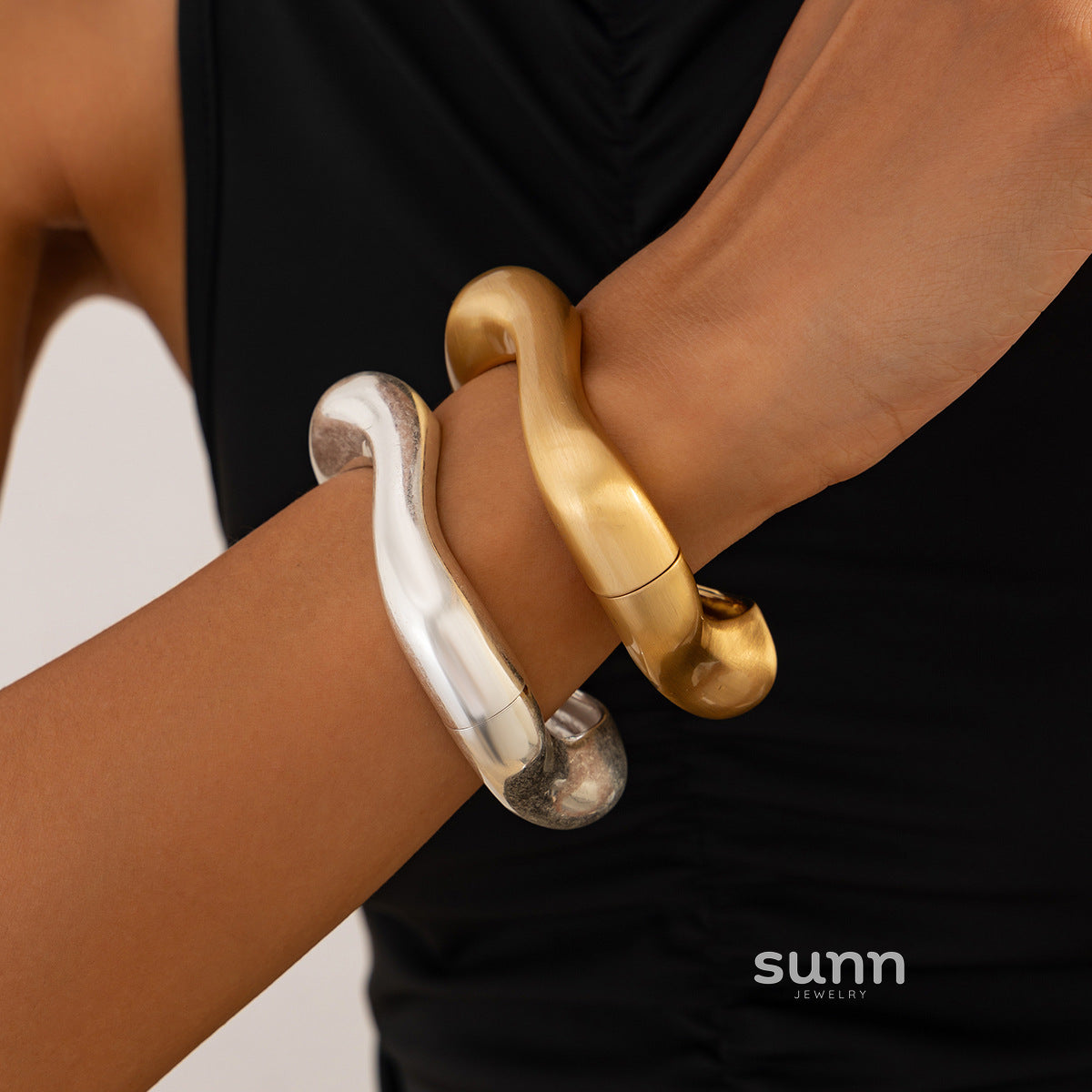 Lyana Asymmetric Water Drop Cuff [BGGM0UIB]