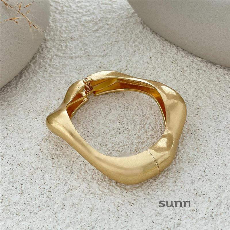 Lyana Asymmetric Water Drop Cuff [WXYDUM6Q]