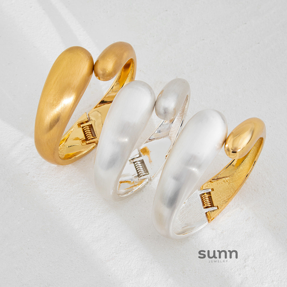 Lyana Asymmetric Water Drop Cuff [007KPIFM]
