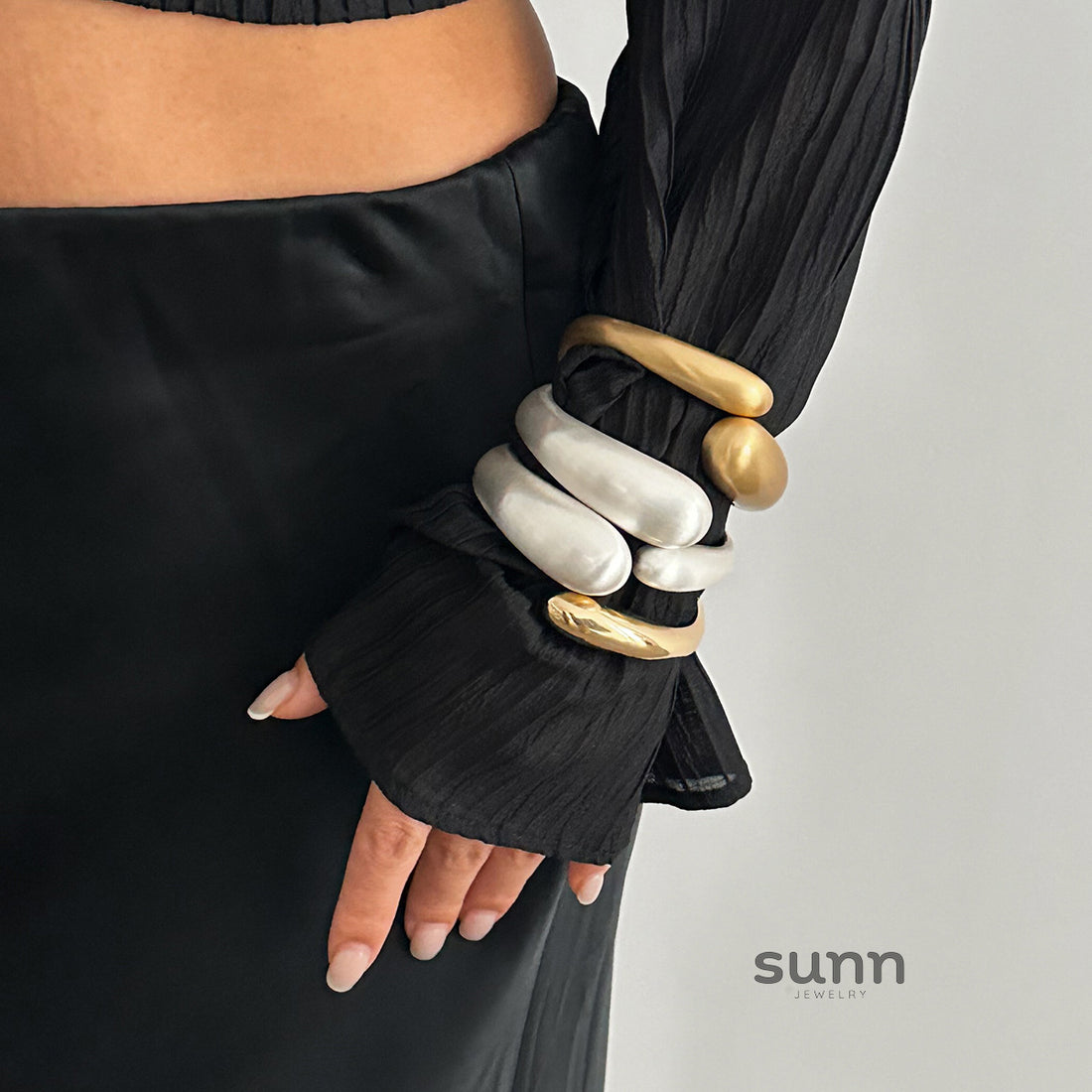 Lyana Asymmetric Water Drop Cuff [OWHD01AE]