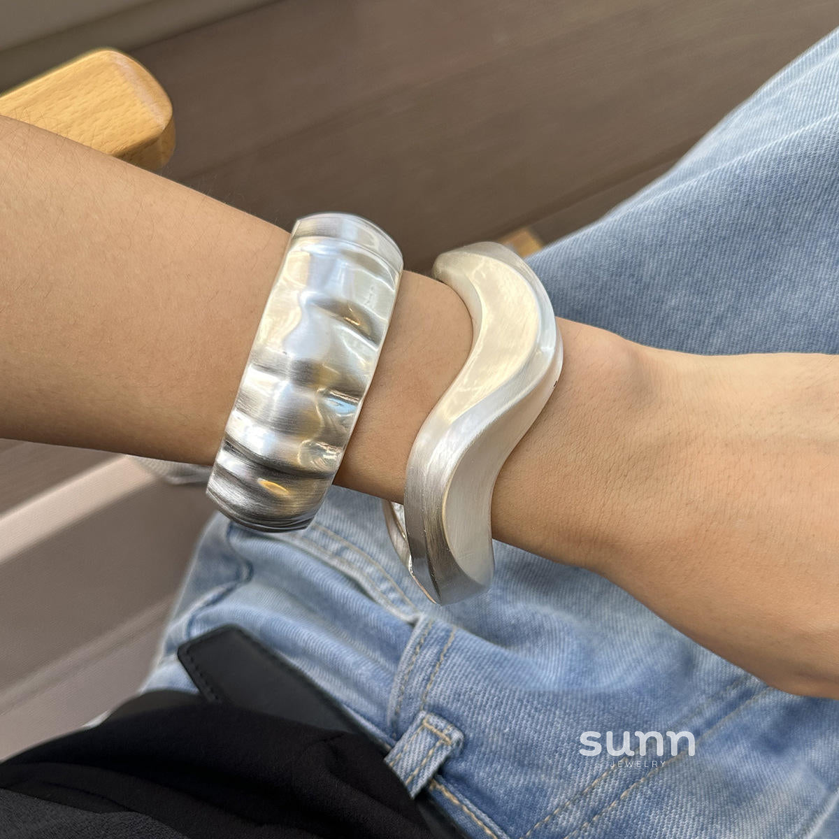 Lyana Asymmetric Water Drop Cuff [3UM8RFK4]