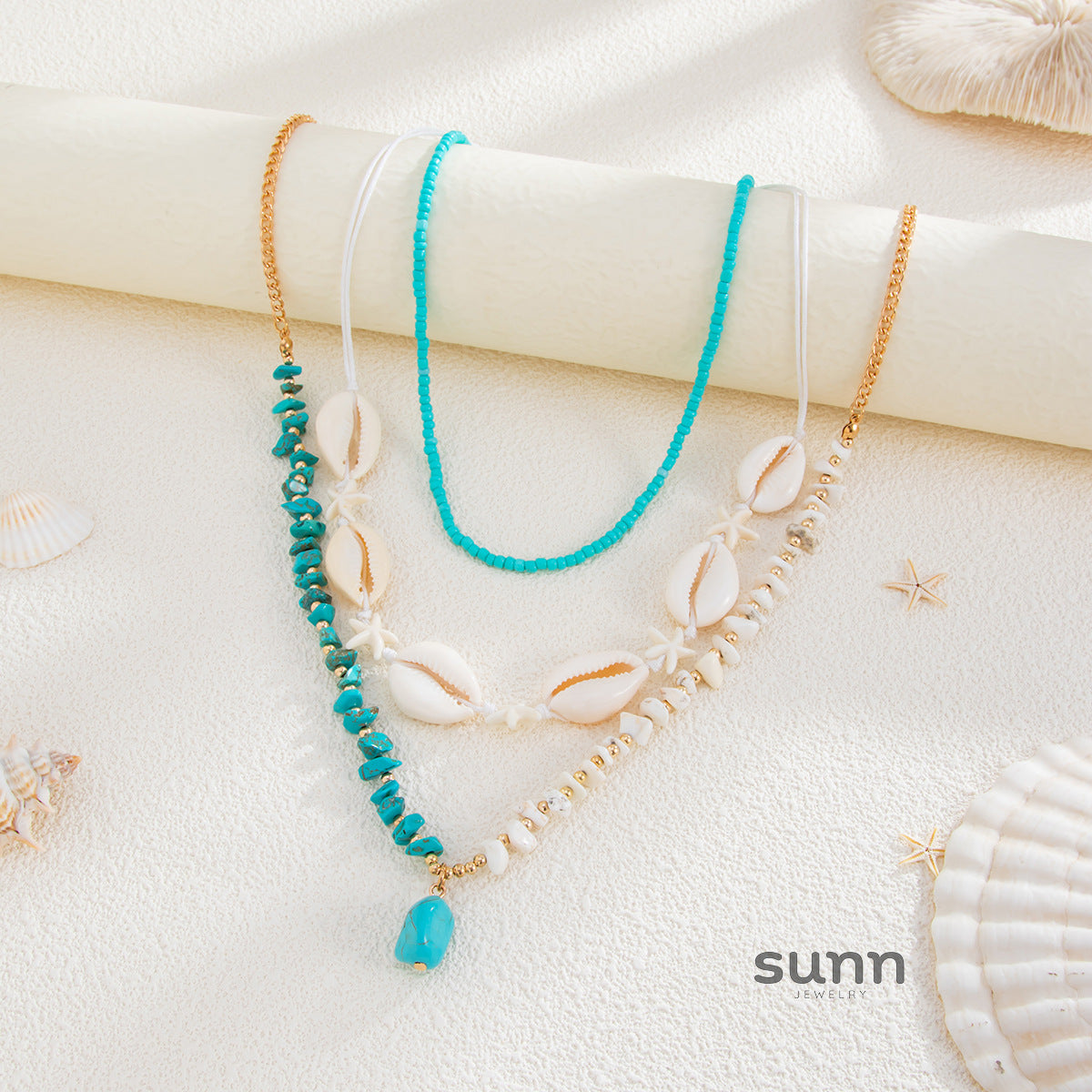 Lyla Coastal Charm Layered Necklace [8PRMI1PL]