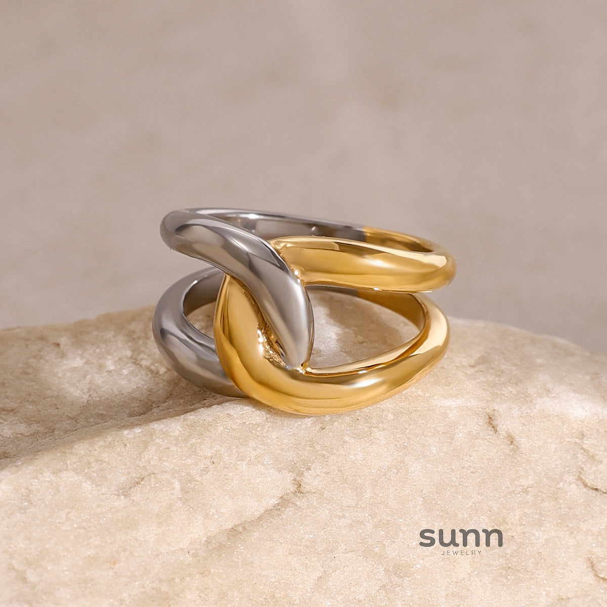 Lyliana Cross Statement Ring [28XDXDM6]