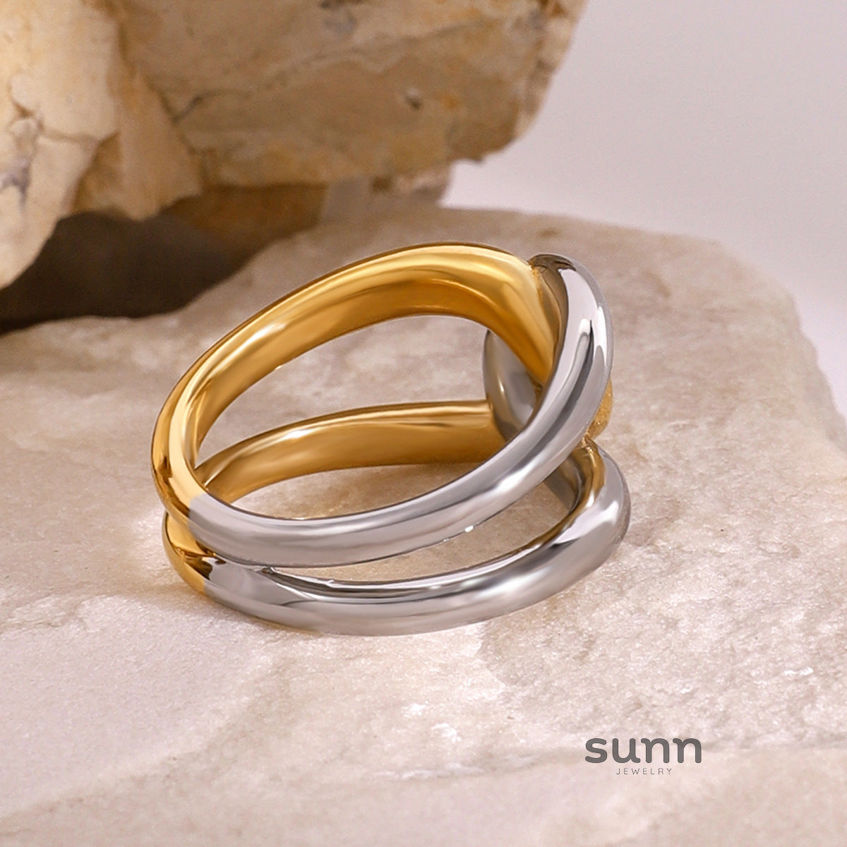 Lyliana Cross Statement Ring [NMABH0Z4]
