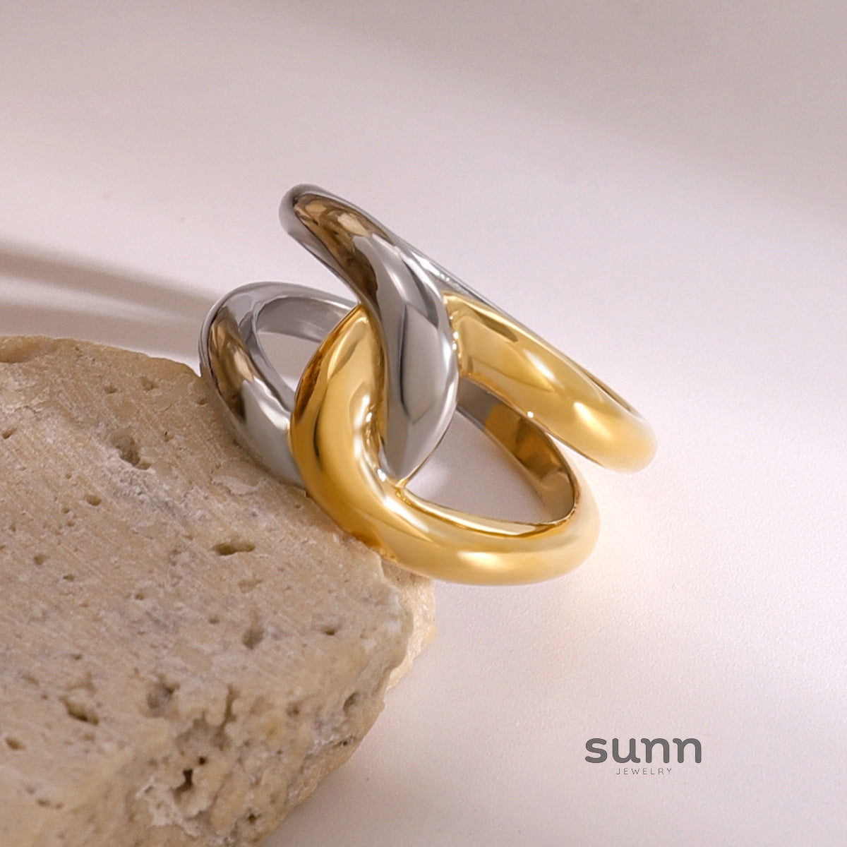 Lyliana Cross Statement Ring [VW642MH3]