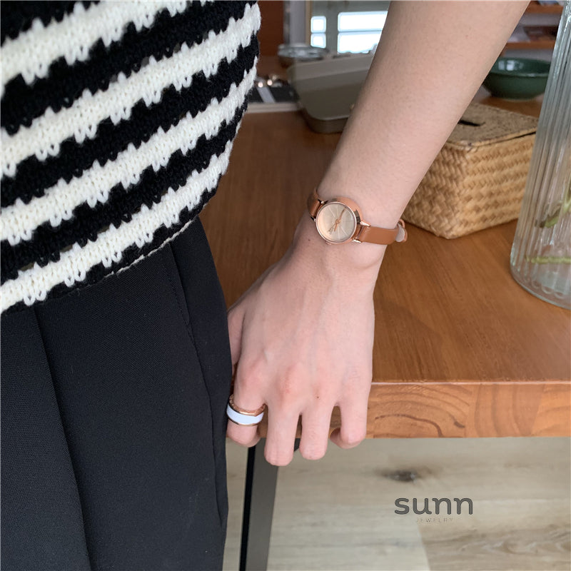 Lynden Retro Petite Leather Watch [4GYB67IR]