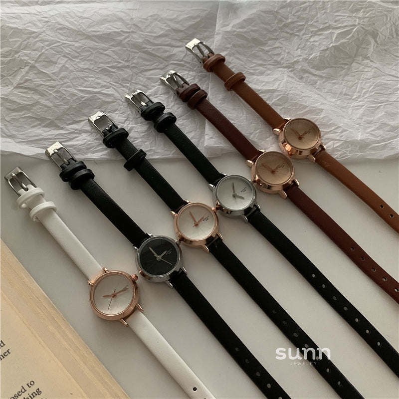 Lynden Retro Petite Leather Watch [LNHMKA7R]