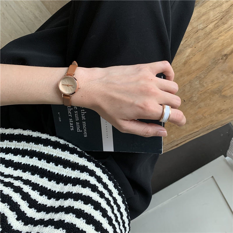 Lynden Retro Petite Leather Watch [LNHMKA7R]