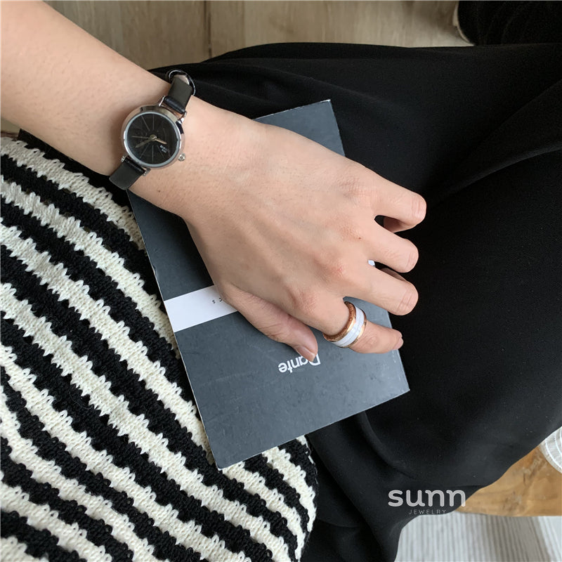 Lynden Retro Petite Leather Watch [Y4PZSFDP]