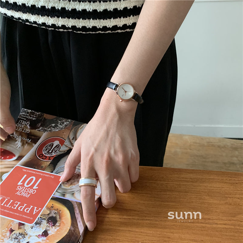 Lynden Retro Petite Leather Watch [YJAJLCUX]
