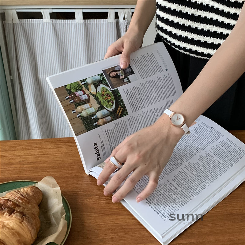 Lynden Retro Petite Leather Watch [59F7BDQN]