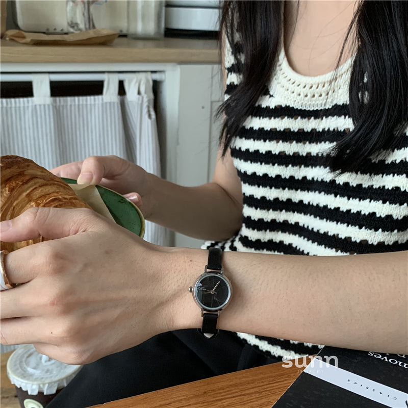 Lynden Retro Petite Leather Watch [DSY96LY0]