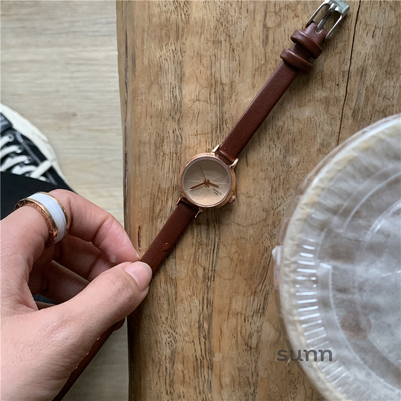 Lynden Retro Petite Leather Watch [3L1IDKEQ]