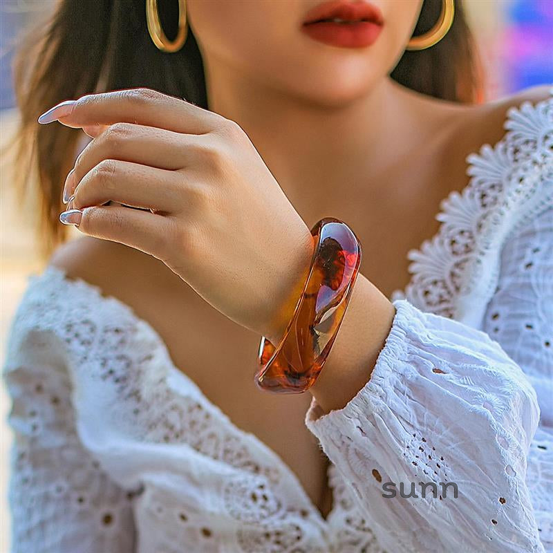 Lynleigh Asymmetric Acrylic Bracelet [QTSLWI7Z]