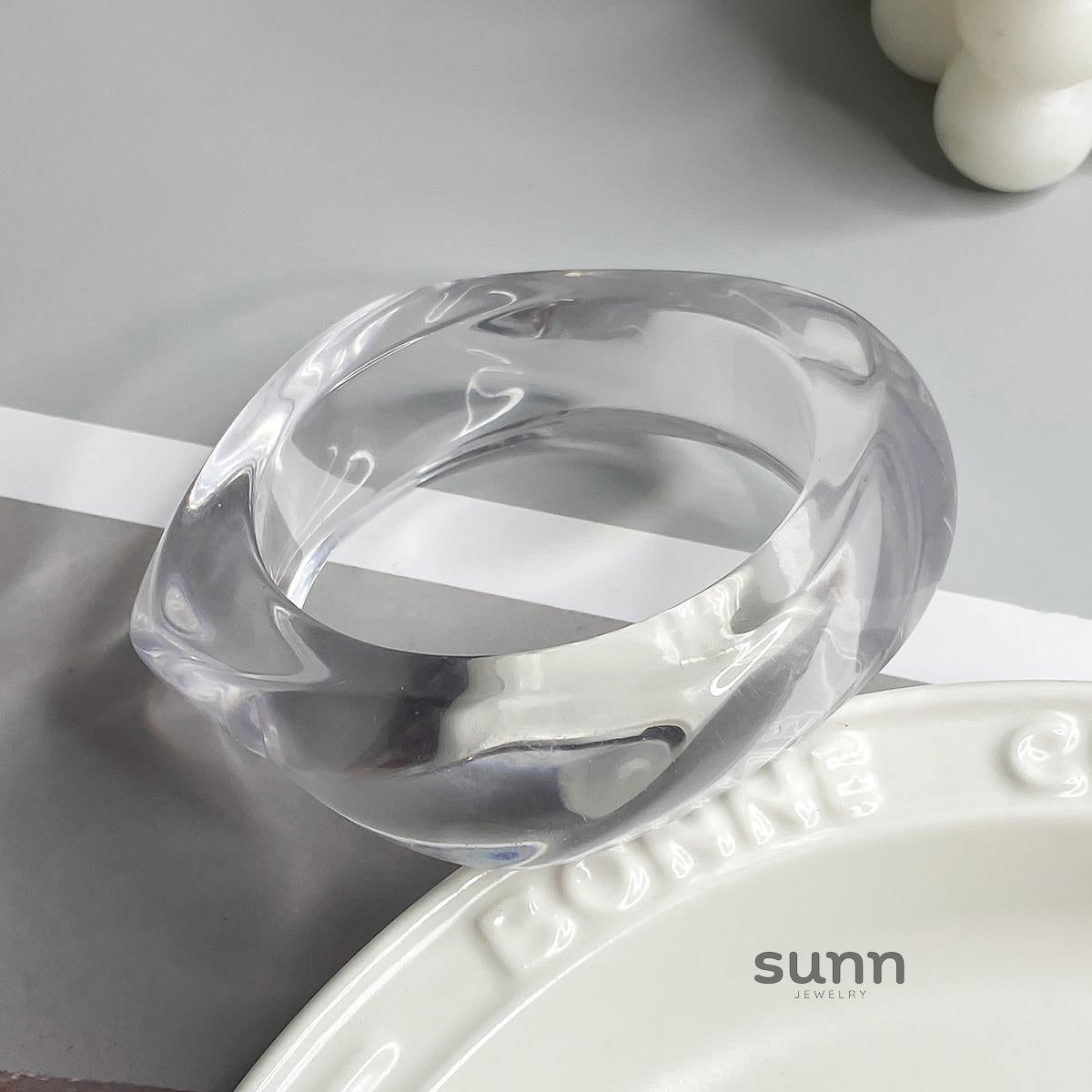 Lynleigh Asymmetric Acrylic Bracelet [9CI714HB]