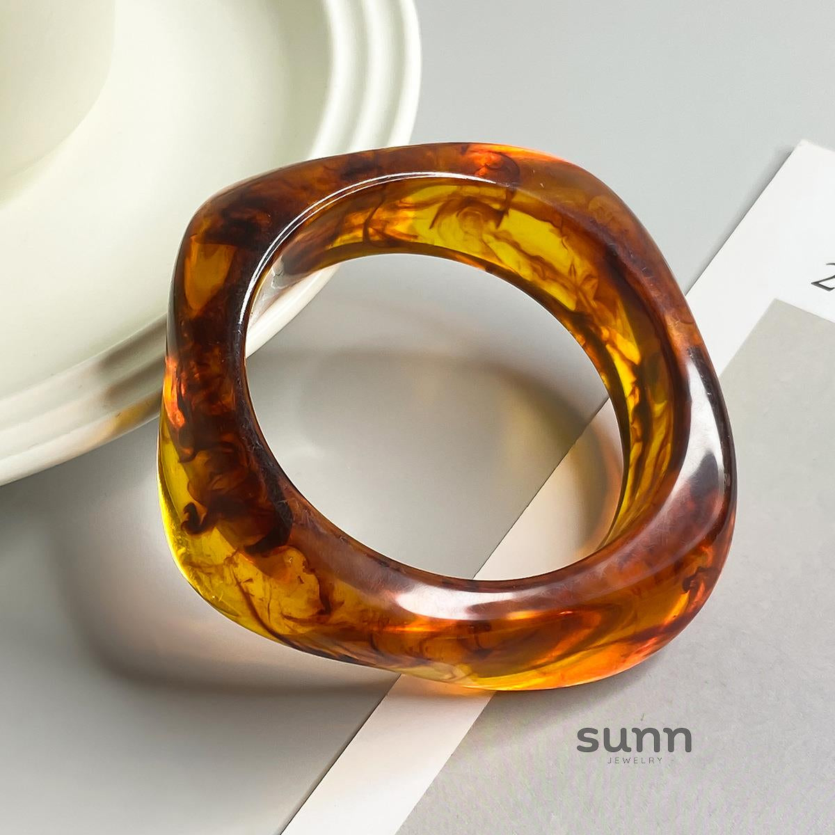 Lynleigh Asymmetric Acrylic Bracelet [31VNOI5H]
