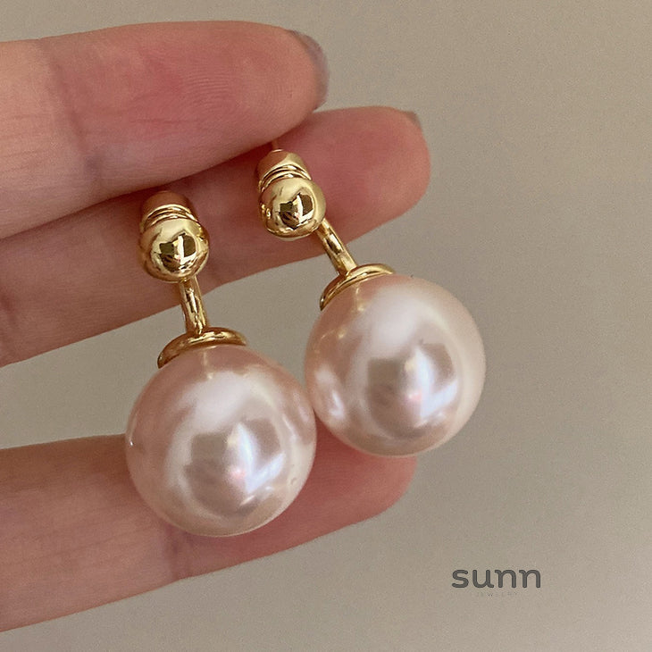 Lyrik Gold Pearl Drop Earrings [H9ZMZ1A4]