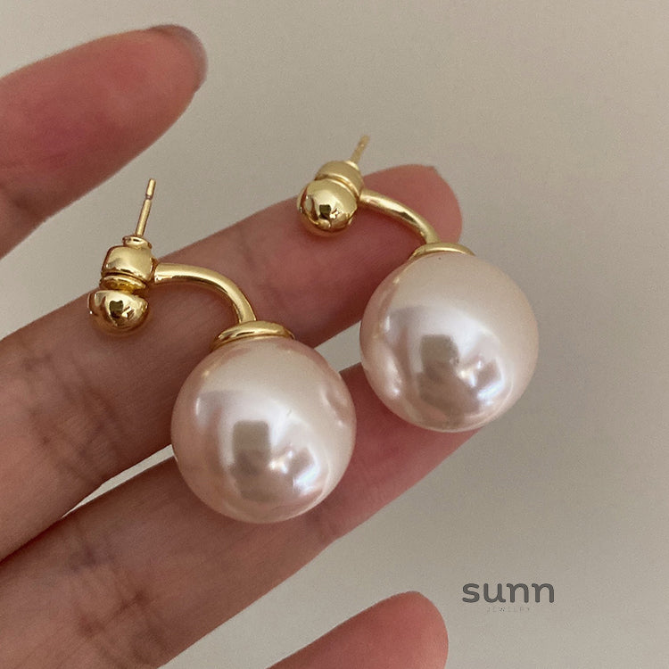 Lyrik Gold Pearl Drop Earrings [4C32O7DF]