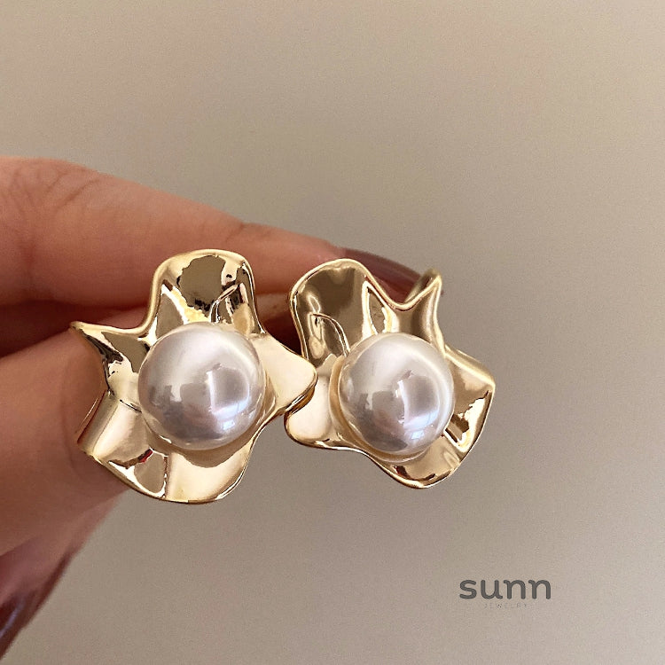 Lyriq Pearl Bloom Drop Earrings [3CED45I5]