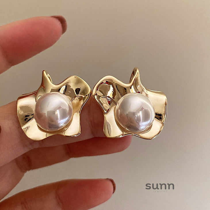 Lyriq Pearl Bloom Drop Earrings [XH1ODOOO]