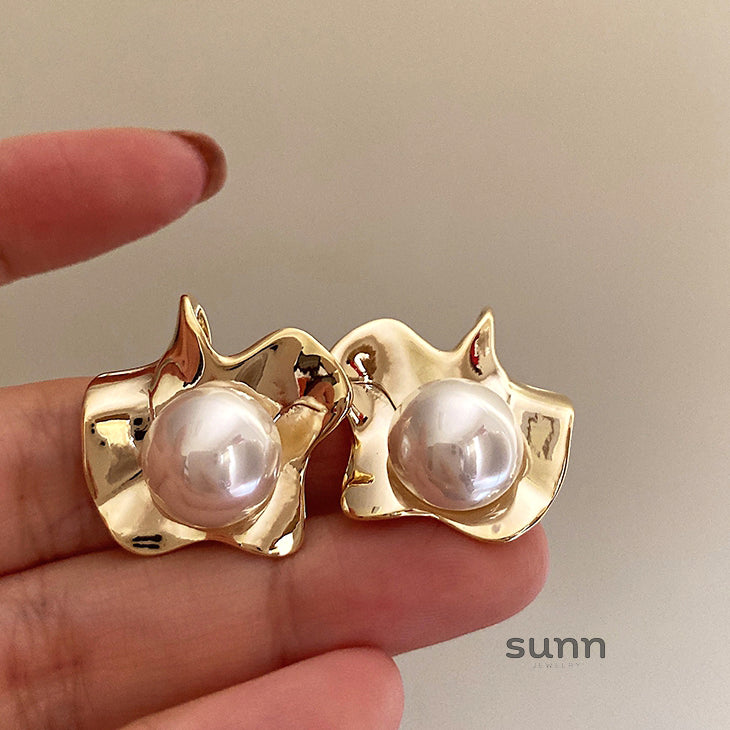 Lyriq Pearl Bloom Drop Earrings [5LNJ9NJ4]