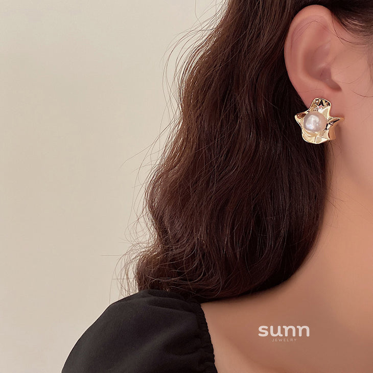 Lyriq Pearl Bloom Drop Earrings [TX7W5PND]