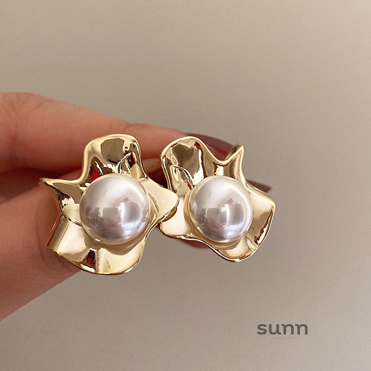 Lyriq Pearl Bloom Drop Earrings [SLST2WDZ]