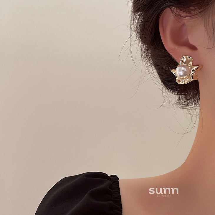 Lyriq Pearl Bloom Drop Earrings [TSQYTG7T]