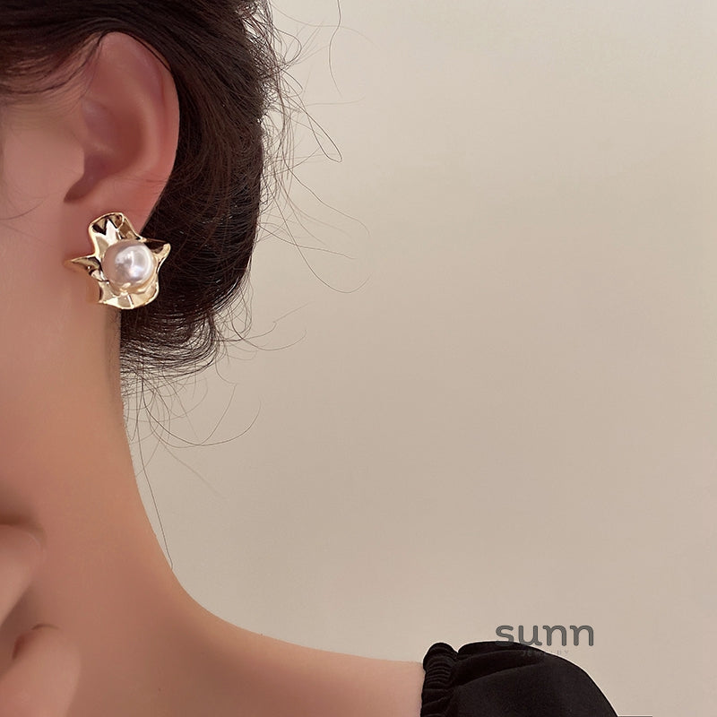 Lyriq Pearl Bloom Drop Earrings [KIUSD8KL]