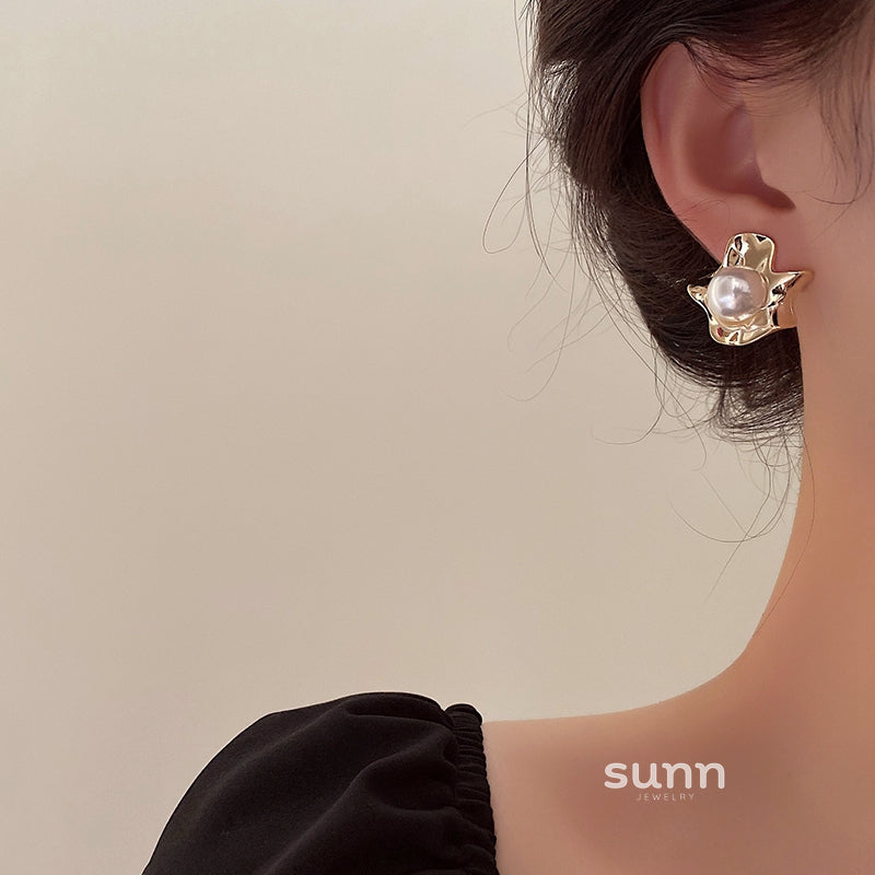Lyriq Pearl Bloom Drop Earrings [PBNAIKBS]