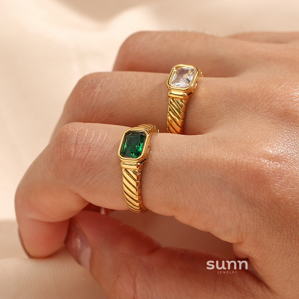Lyvia Modern Zircon Ring [33UDZKIY]