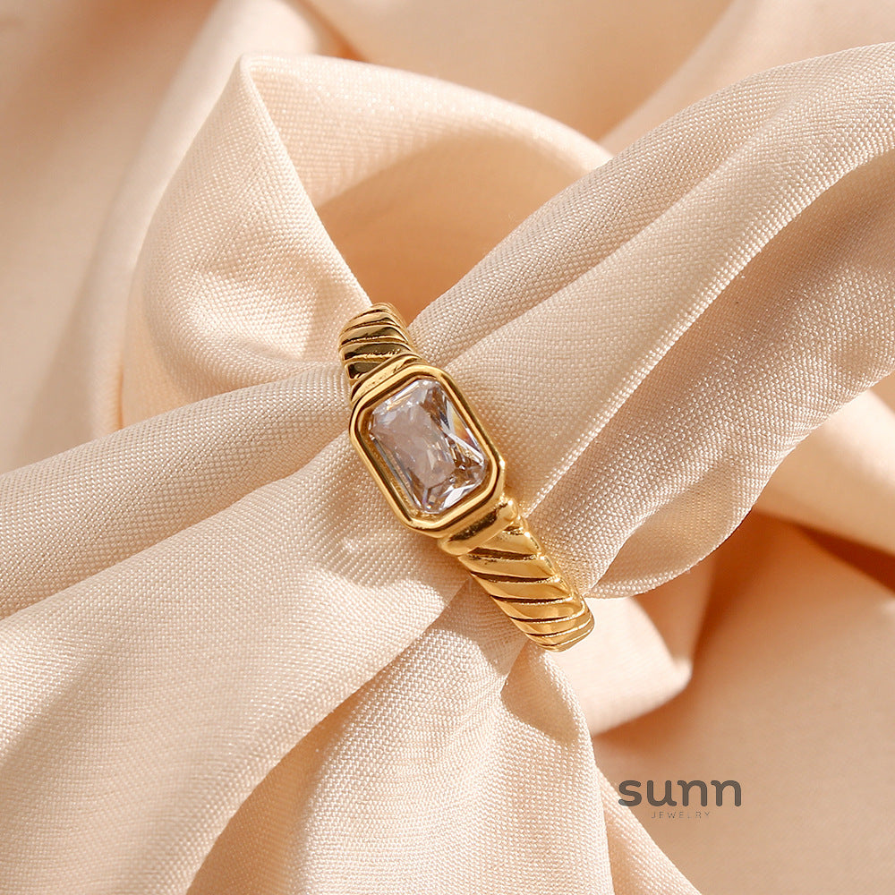 Lyvia Modern Zircon Ring [8UZY4BZR]