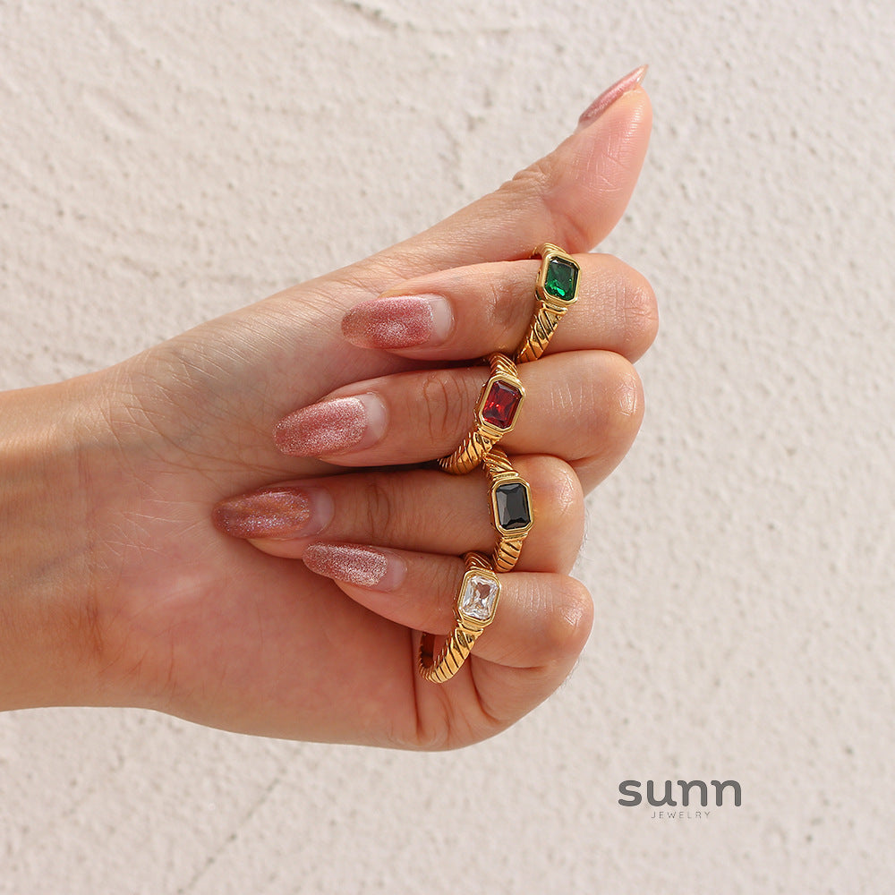 Lyvia Modern Zircon Ring [1ZMB16EV]