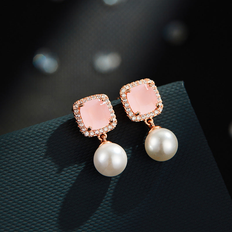 Lyvia Pink Cube Pearl Earrings [MY84YQ1V]