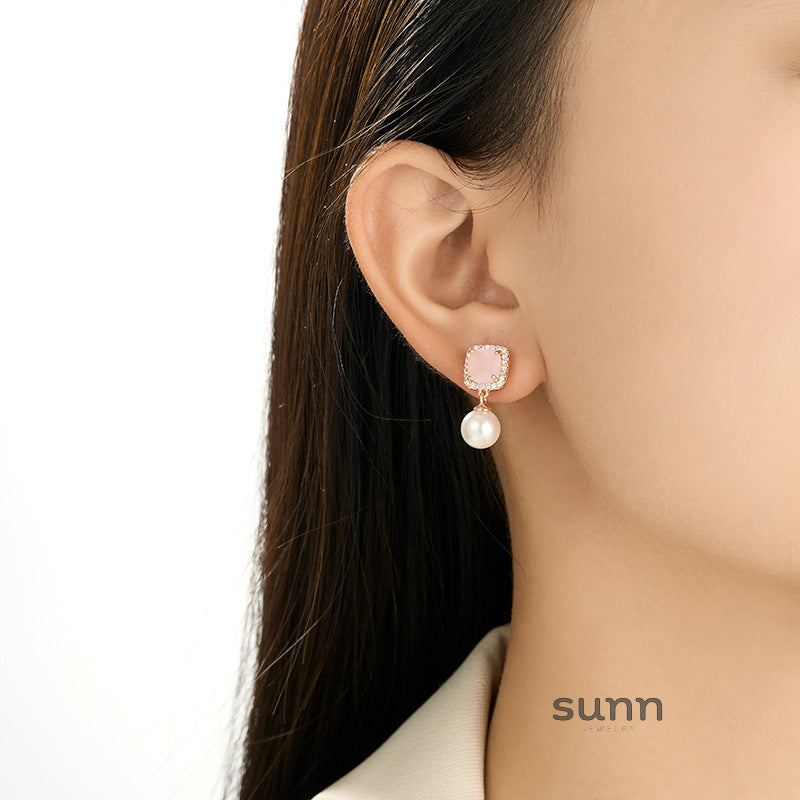 Lyvia Pink Cube Pearl Earrings [MY84YQ1V]