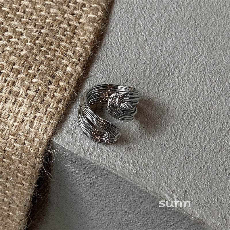 Macee Asymmetric Band Ring [BHB7RM2B]