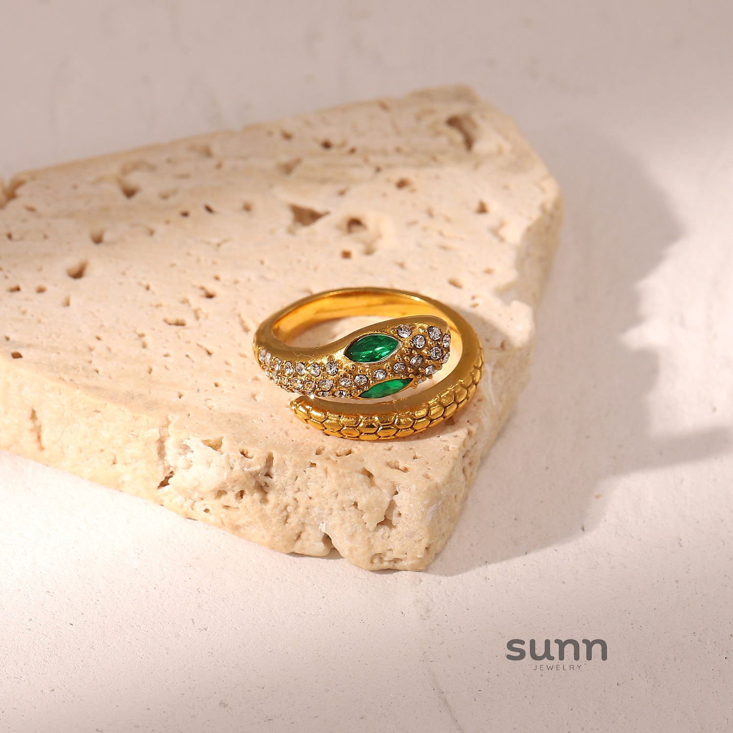 Macee Serpentine Zircon Ring [E07V4ASN]