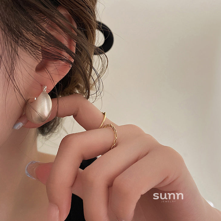 Macey Brushed Abstract Earrings [KUA8NABT]