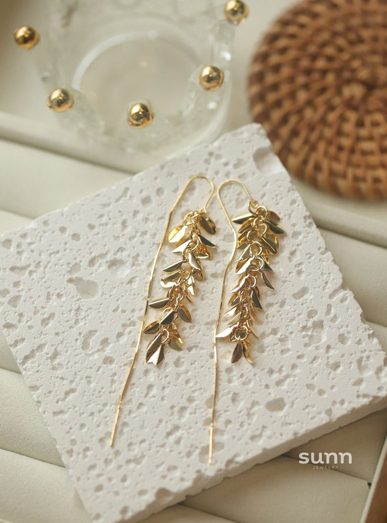 Macey Golden Tassel Earrings [HK9UIT2L]