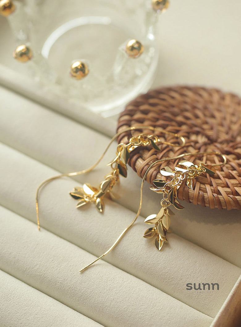 Macey Golden Tassel Earrings [84I9W58W]