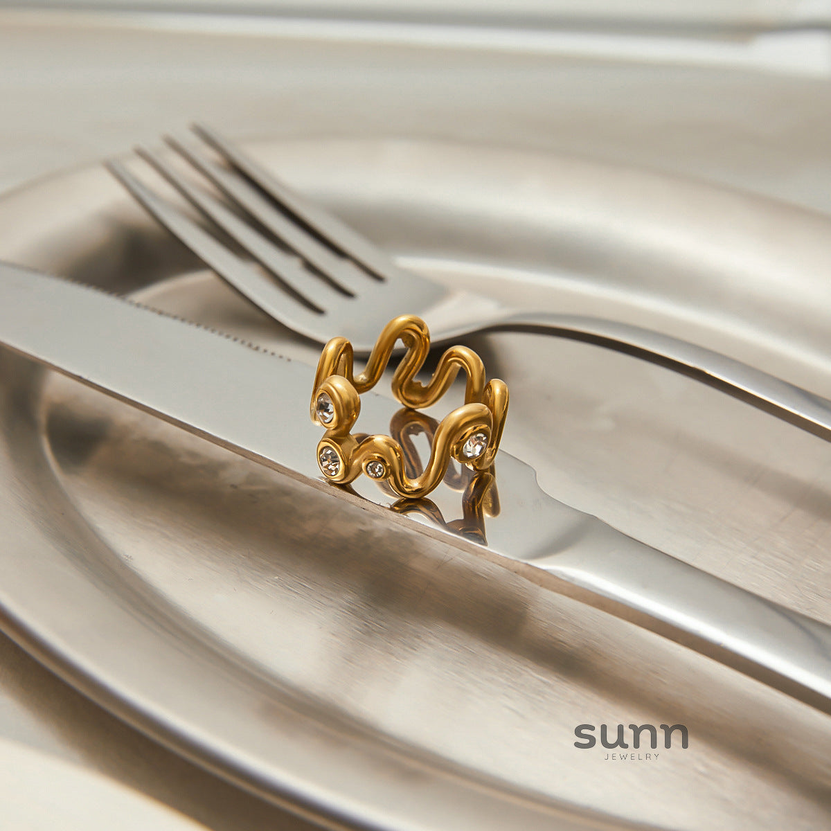Mackayla Geometric Zircon Ring [CET6OWML]