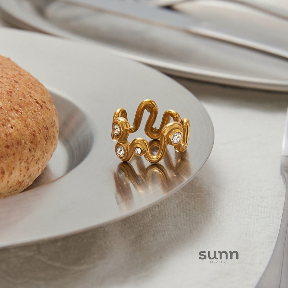 Mackayla Geometric Zircon Ring [NSMPSQO4]