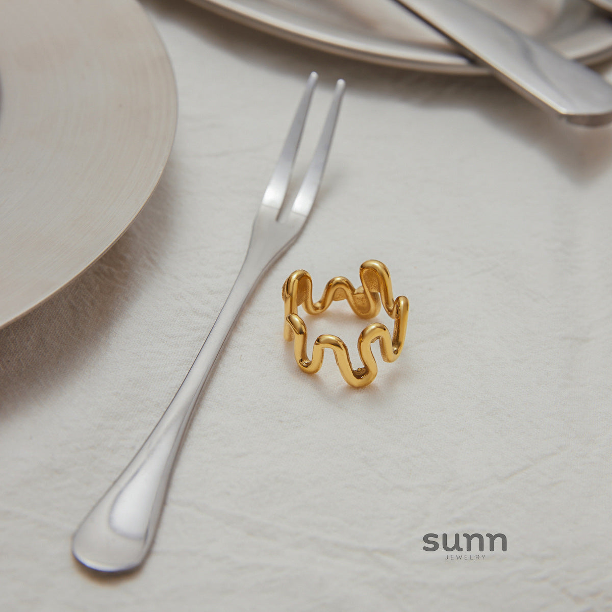 Mackayla Geometric Zircon Ring [B9R6ANAY]