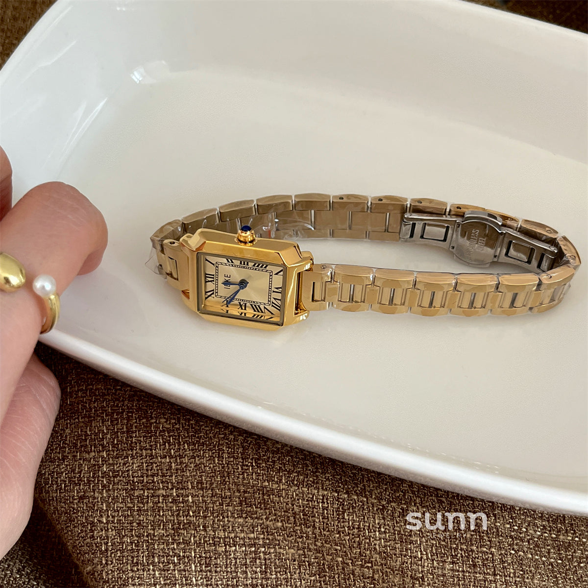 Madden Elegant Roman Square Watch [JDYNX4YJ]