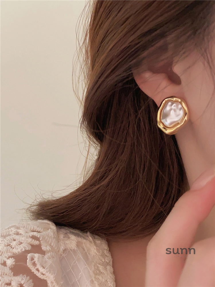 Maddison Asymmetrical Pearl Drop Earrings [RJECER25]